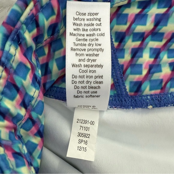 Women’s Athleta Vivid Sonar Ombre Capri Workout Athletic Leggings Size Medium - Picture 12 of 16